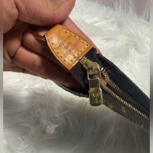 Louis Vuitton Pochette Bucket Pouch